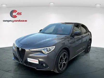 Usado Alfa Romeo Stelvio Veloce 210 CV (154 kW) 2022 Gris / plata SUV