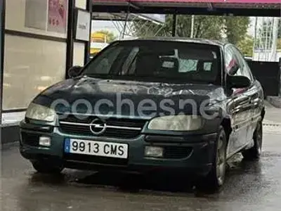 Usado Opel Omega 130 CV (95 kW) 1997 Verde Berlina
