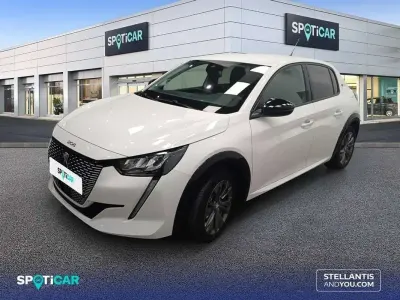 Usado Peugeot e-208 Allure 100 kW (136 CV) 2023 Blanco Utilitario
