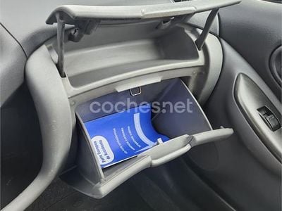 Amarillo Usado 1999 Toyota Yaris Sol Berlina | 2700 € (Un poco caro)