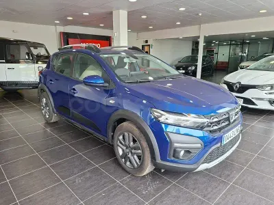 Usado Dacia Sandero Comfort 91 CV (66 kW) 2021 Azul Berlina