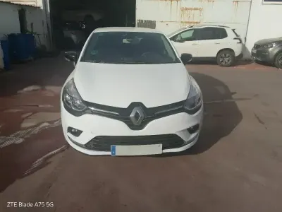 Usado Renault Clio IV 90 CV (66 kW) 2019 Blanco Berlina