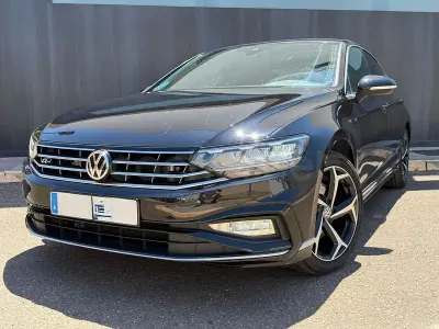 Usado VW Passat R-line 150 CV (110 kW) 2020 Negro Berlina