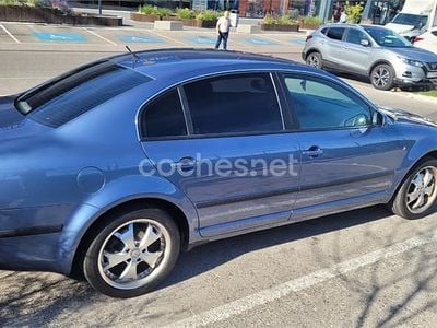 Usado Skoda Superb Classic 130 CV (95 kW) 2003 Azul Berlina