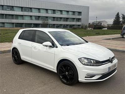 Usado VW Golf VII Advance 125 CV (91 kW) 2018 Blanco Berlina