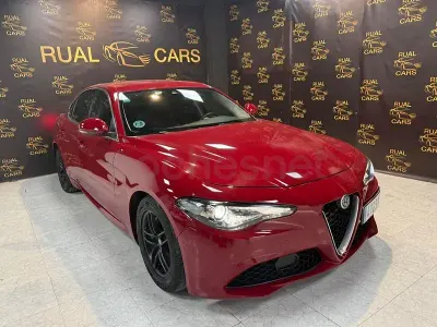 Usado Alfa Romeo Giulia 150 CV (110 kW) 2017 Rojo Berlina