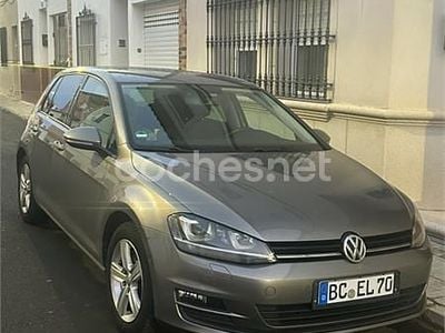 Gris / plata Usado 2023 VW Golf VIII Life Berlina | 13.000 €