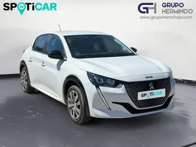 Usado Peugeot e-208 Active 100 kW (136 CV) 2023 Blanco Utilitario