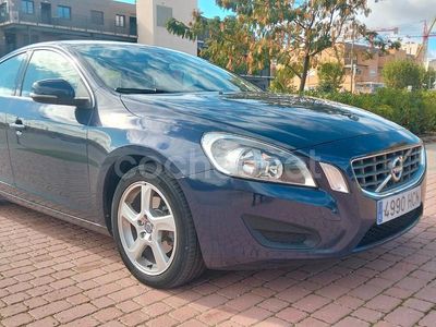 Azul Usado 2011 Volvo S60 Momentum Berlina | 5999 €