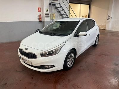 Blanco Usado 2014 Kia Ceed Utilitario | 7750 € (Un poco caro)