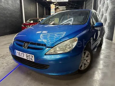 Usado Peugeot 307 110 CV (80 kW) 2004 Azul Berlina