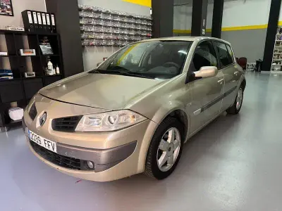 Usado Renault Mégane 105 CV (77 kW) 2006 Beige Berlina