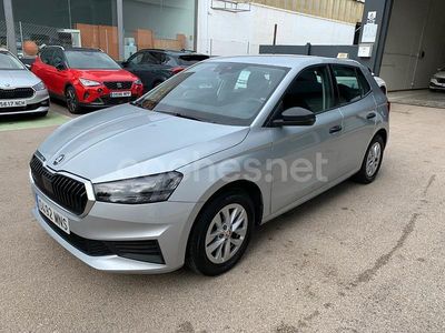 Gris / plata Usado 2024 Skoda Fabia Essence Berlina | 15.900 € (Precio justo)