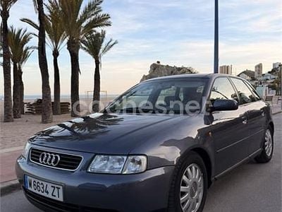 Usado Audi A3 Ambiente 125 CV (91 kW) 2000 Gris / plata Utilitario