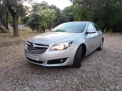 Usado Opel Insignia Business 120 CV (88 kW) 2014 Gris / plata Berlina
