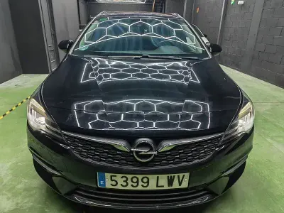 Usado Opel Astra Ultimate 145 CV (106 kW) 2021 Negro Utilitario