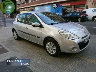 Usado Renault Clio II Expression 75 CV (55 kW) 2011 Gris / plata Berlina