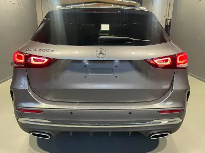 Usado Mercedes GLA200 150 HP (110 kW) 2022 Cinzento SUV