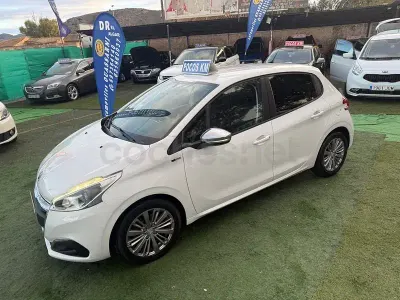 Begagnad Peugeot 208 Allure 100 HK (73 kW) 2016 Vit Halvkombi