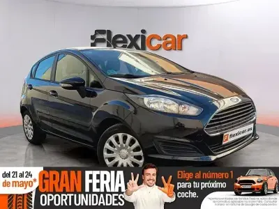 Usado Ford Fiesta Trend 82 CV (60 kW) 2015 Negro Utilitario