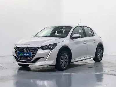 Usado Peugeot e-208 Allure 100 kW (136 CV) 2020 Blanco Utilitario