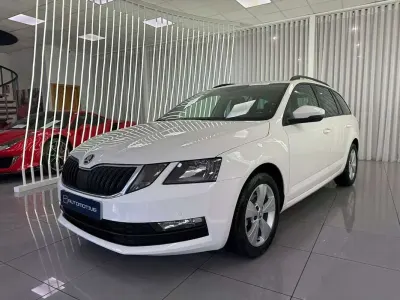 Usado Skoda Octavia Ambition 116 CV (85 kW) 2020 Blanco Familiar