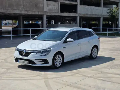 Usado Renault Mégane GrandTour Intens 115 CV (84 kW) 2022 Blanco Familiar