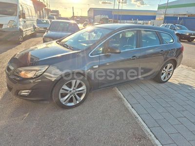 Usado Opel Astra Excellence 125 CV (91 kW) 2012 Gris / plata Familiar