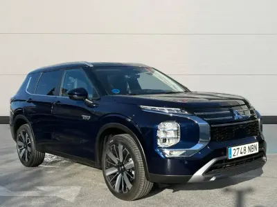 Usado Mitsubishi Outlander P-HEV 306 CV (225 kW) 2025 Azul SUV