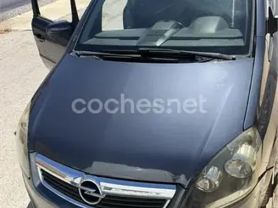 Usado Opel Zafira Cosmo 120 CV (88 kW) 2006 Azul Monovolumen