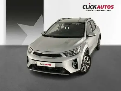 Usado Kia Stonic 79 CV (58 kW) 2024 Plateado SUV