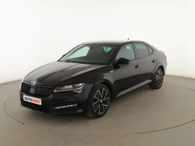 Usado Skoda Superb SportLine 190 CV (139 kW) 2023 Negro Berlina