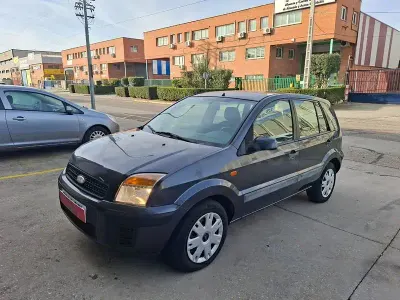 Używany Ford Fusion Futura 80 KM (58 kW) 2008 Szary Hatchback