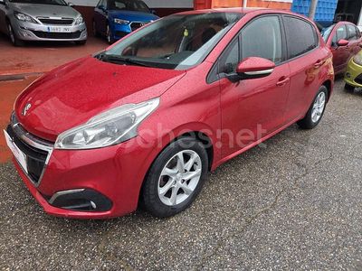 Usado Peugeot 208 Active 100 CV (73 kW) 2015 Granate Utilitario
