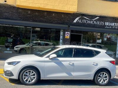 Używany Seat Leon Style 115 KM (84 kW) 2021 Biały Sedan/Limuzyna