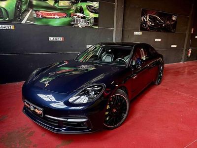 Porsche Panamera 4
