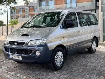 Usado Hyundai H-1 140 CV (102 kW) 2008 Gris / plata Monovolumen