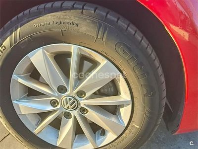 Usado VW Golf Sportsvan Advance 110 CV (80 kW) 2016 Rojo Monovolumen