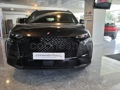Usado DS Automobiles DS7 Crossback 130 CV (95 kW) 2024 Gris / plata SUV