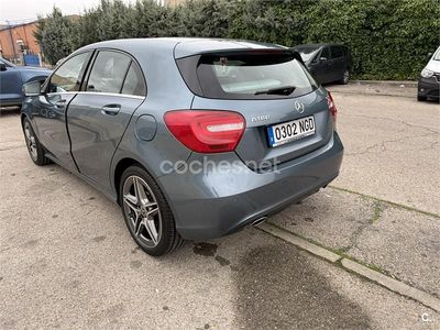 Usado Mercedes A180 Urban 122 CV (89 kW) 2014 Azul Berlina