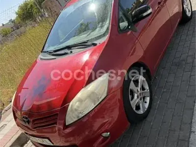 Usado Toyota Auris Active 126 CV (92 kW) 2010 Rojo Utilitario
