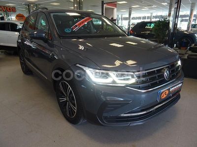 Gris / plata Usado 2022 VW Tiguan Life SUV | 27.999 € (Precio justo)