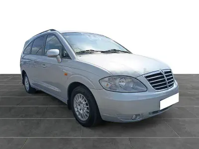 Usado SsangYong Rodius Limited 165 CV (121 kW) 2008 Gris / plata Monovolumen