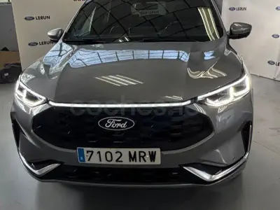 Usado Ford Kuga ST-Line X 243 CV (178 kW) 2024 Gris / plata SUV