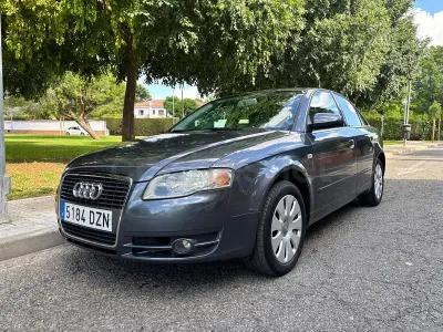 Usado Audi A4 115 CV (84 kW) 2006 Gris / plata Berlina