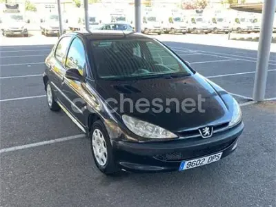 Usado Peugeot 206 70 CV (51 kW) 2005 Negro Berlina