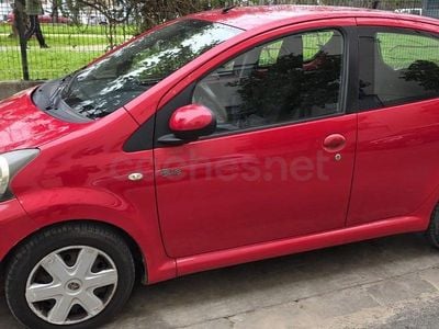 Usado Toyota Aygo 68 CV (50 kW) 2010 Granate Utilitario