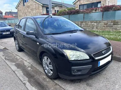 Usado Ford Focus Ghia 136 CV (100 kW) 2005 Negro Berlina