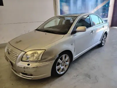 Usado Toyota Avensis Executive 147 CV (108 kW) 2004 Gris / plata Berlina