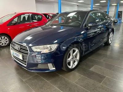 Usado Audi A3 Sport 116 CV (85 kW) 2017 Azul Berlina